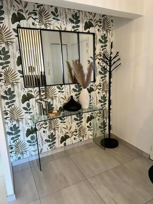 Apartment Spacieux De 73 M2 En Plein Centre-ville D'evian Avec 2 *